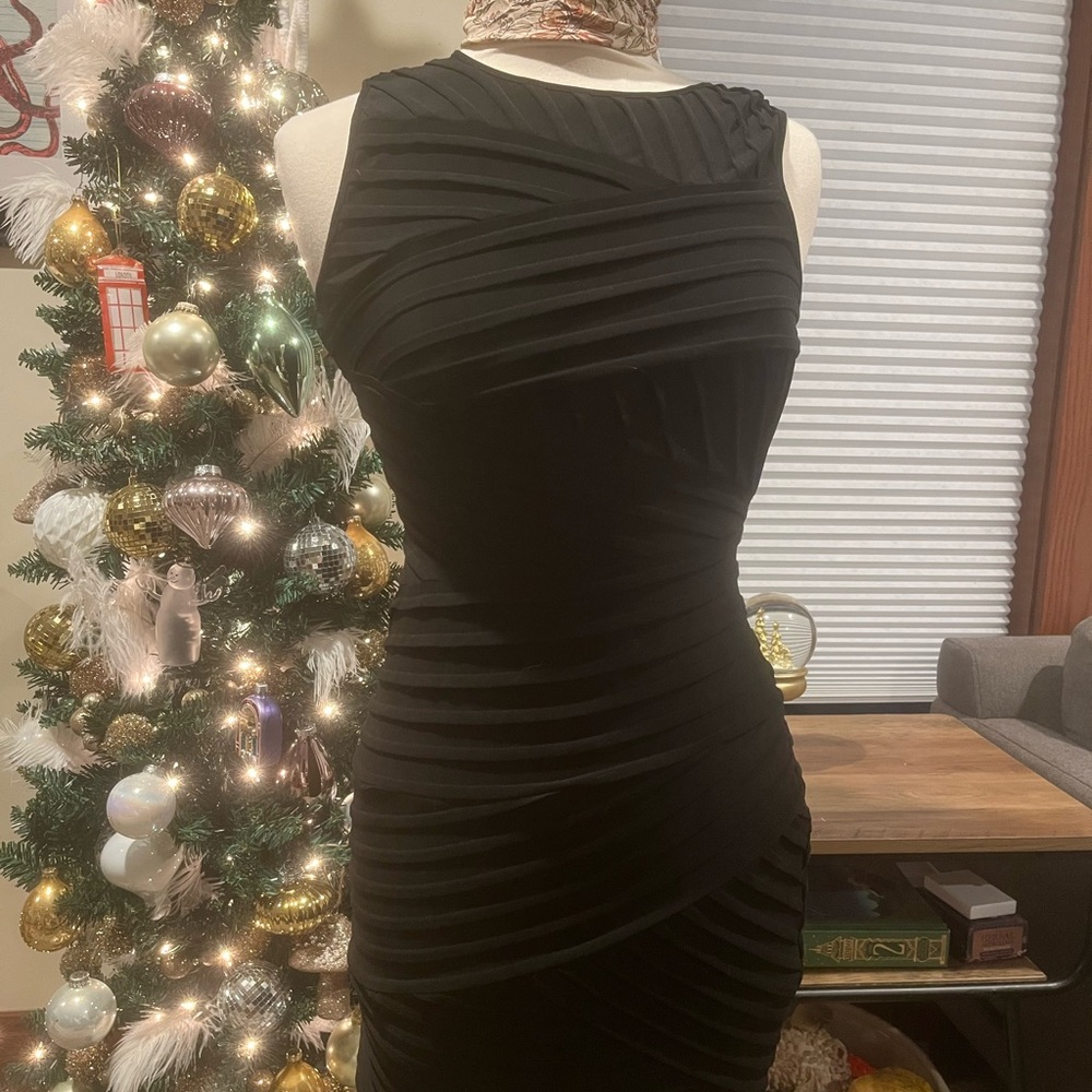 Elegant Black Sleeveless Dress